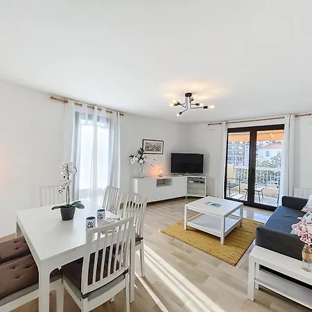 Bright And Vast 1br Balcony Parking Heart Of Town 1 Mn 칸느