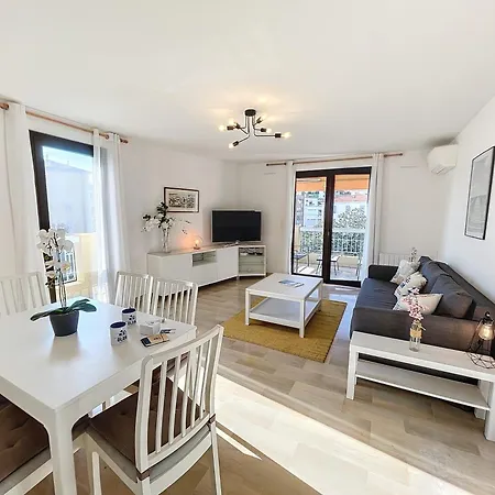 Bright And Vast 1br Balcony Parking Heart Of Town 1 Mn 아파트