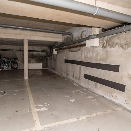 Bright And Vast 1br Balcony Parking Heart Of Town 1 Mn 아파트 *