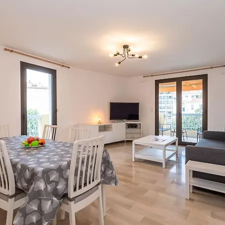 Bright And Vast 1br Balcony Parking Heart Of Town 1 Mn 칸느